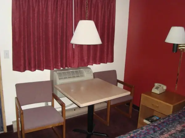Willow Springs Motel 8